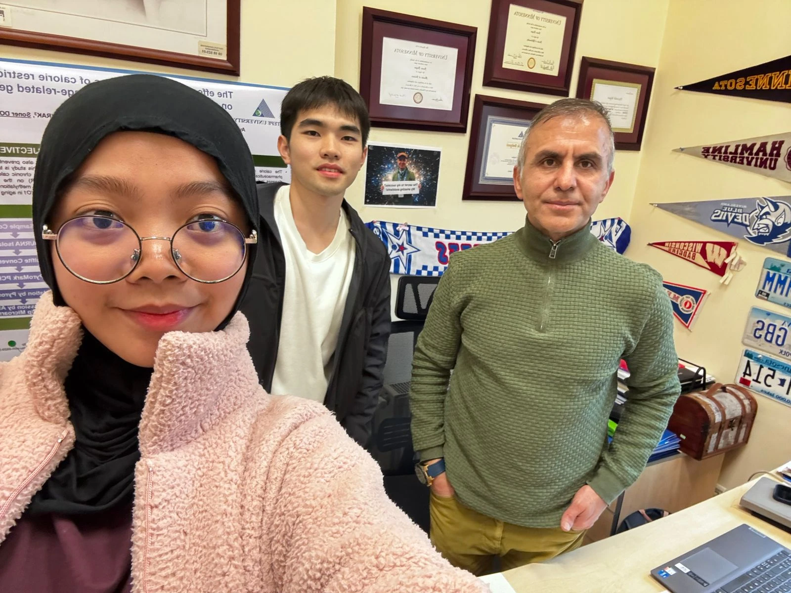 Exchange Students visited our Laboratory
